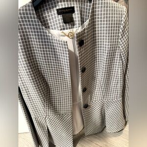 Brand new Donna Karan blazer size 6